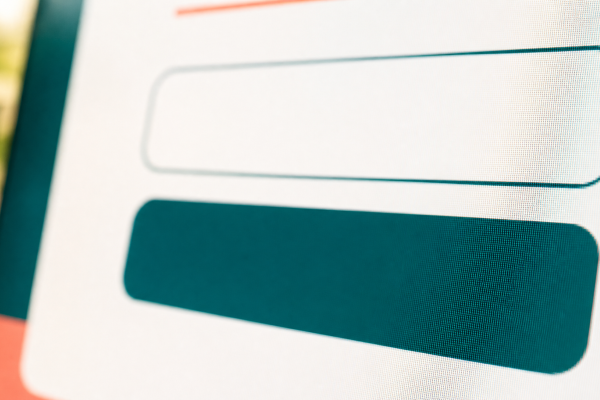 Close-up van een contactformulier met knop in bijpassende kleuren en stijl