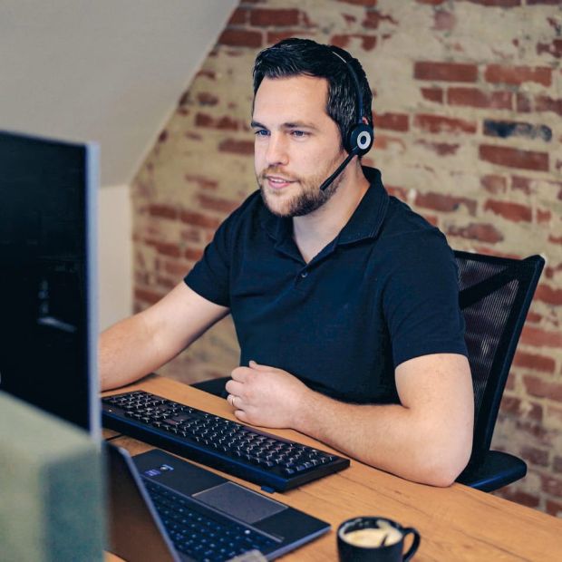 Hoi, ik ben Hugo van Leeuwen, en ik heb WP Lion opgericht vanuit een diepe drang om ondernemers écht vooruit te helpen